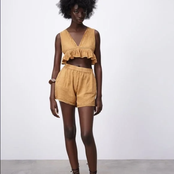 CO-ORD SET: RUFFLED COMFORT TOP + SHORTS